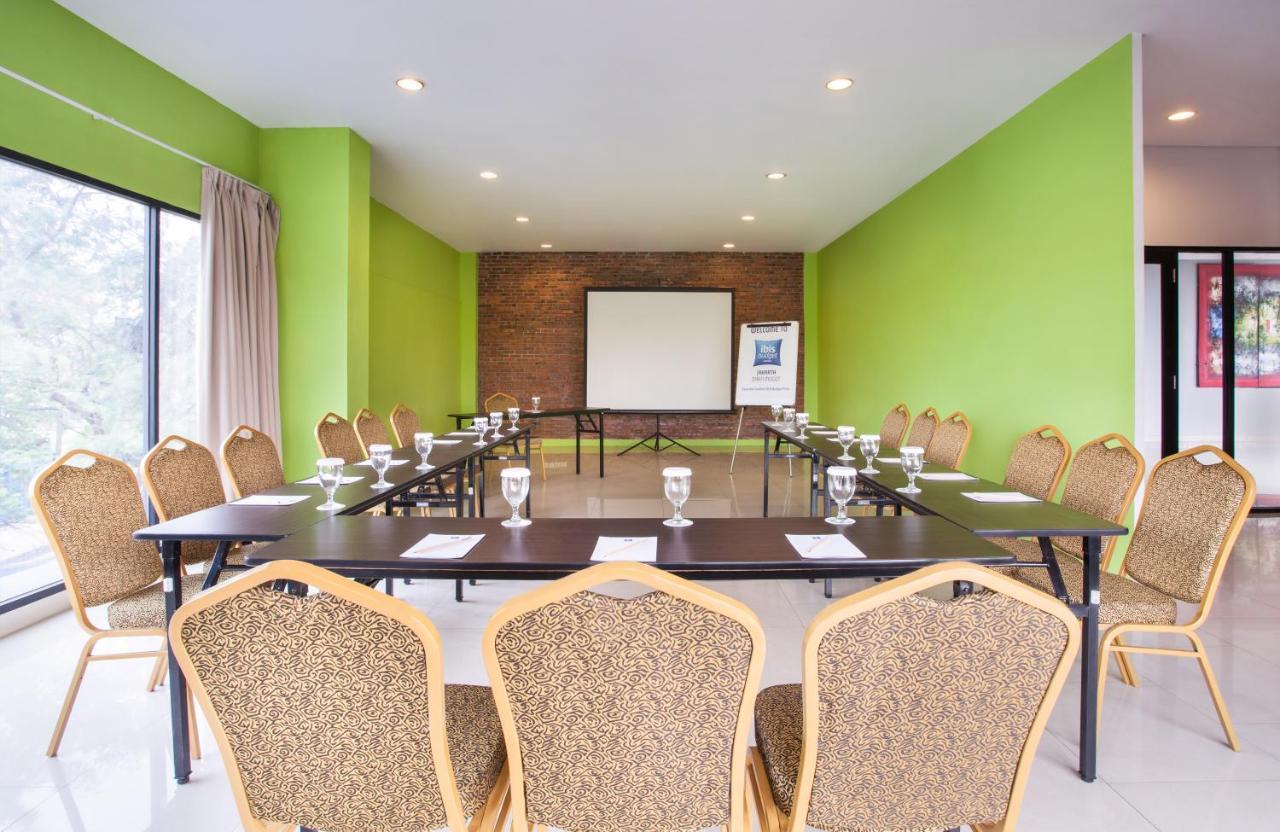 Ibis Budget Jakarta Daan Mogot Jacarta Exterior foto