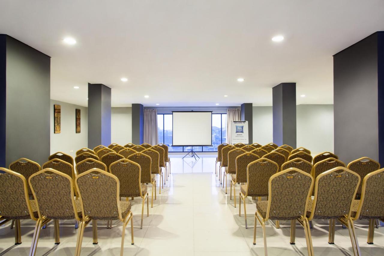 Ibis Budget Jakarta Daan Mogot Jacarta Exterior foto